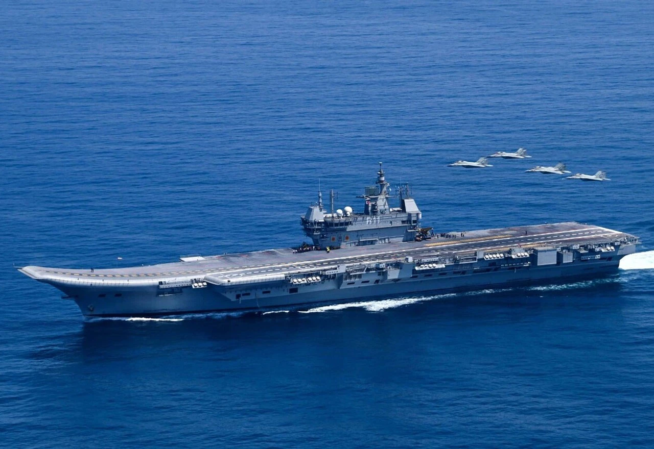 Indija rasporedila nosač zrakoplova INS Vikrant, Pakistan najavio raketne probe