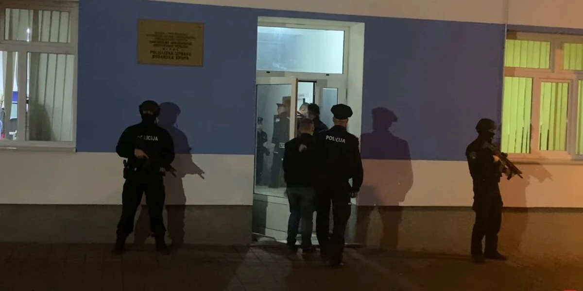 Pola godina od ubojstva policajca u Bosanskoj Krupi | Pet uhićenih pod mjerama zabrane