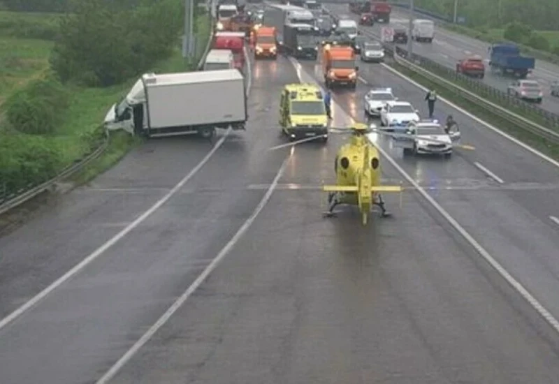 Dvije osobe smrtno stradale u lančanom sudaru, intervenirao i helikopter