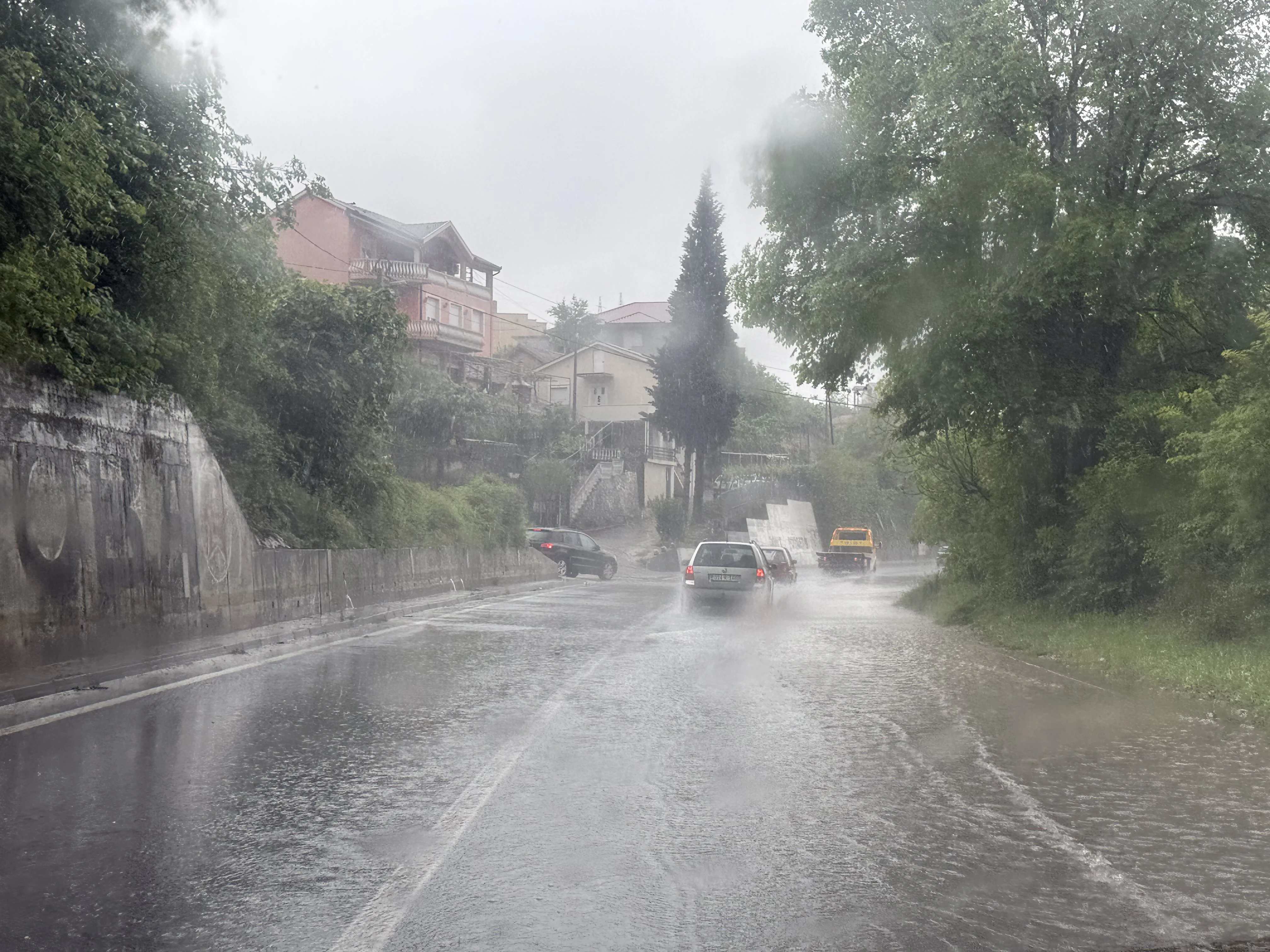 VIDEO | Mostarske ulice ponovno pod vodom