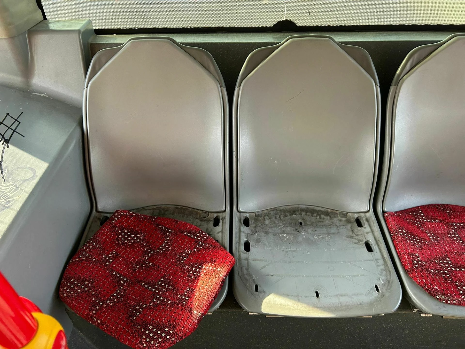 Autobusi kasne po sat vremena, putnici otvaraju vrata ručno | Mostar Bus: "Na kašnjenja ne možemo utjecati"