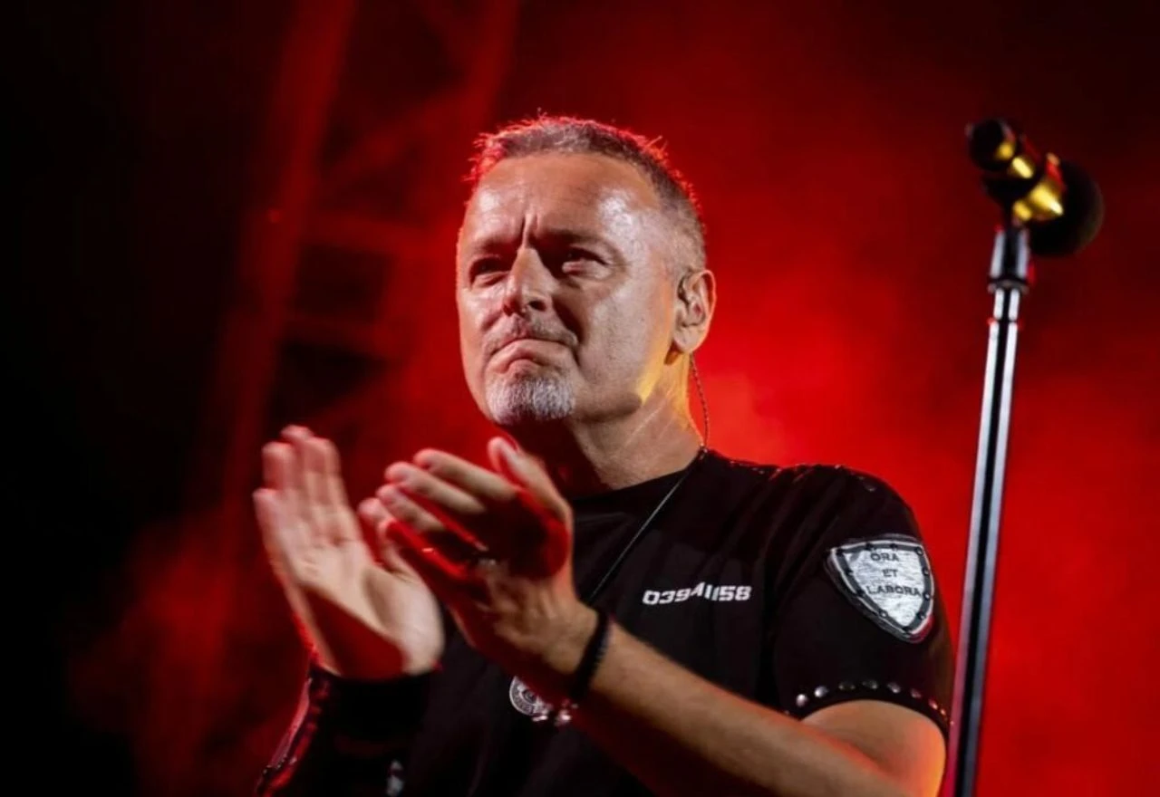 Nakon bubnjara, Thompson pred koncert karijere ostaje i bez ostatka benda