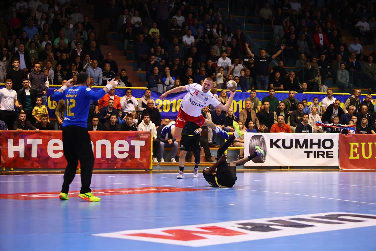 Poluvrijeme u Ljubuškom, Izviđač ima gol prednosti