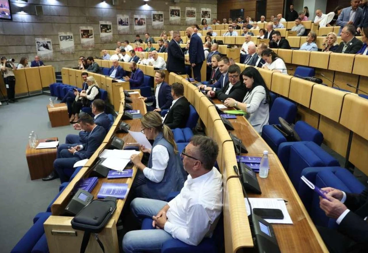 Zastupnički dom: Dnevni red pao zbog Strategije za mlade?