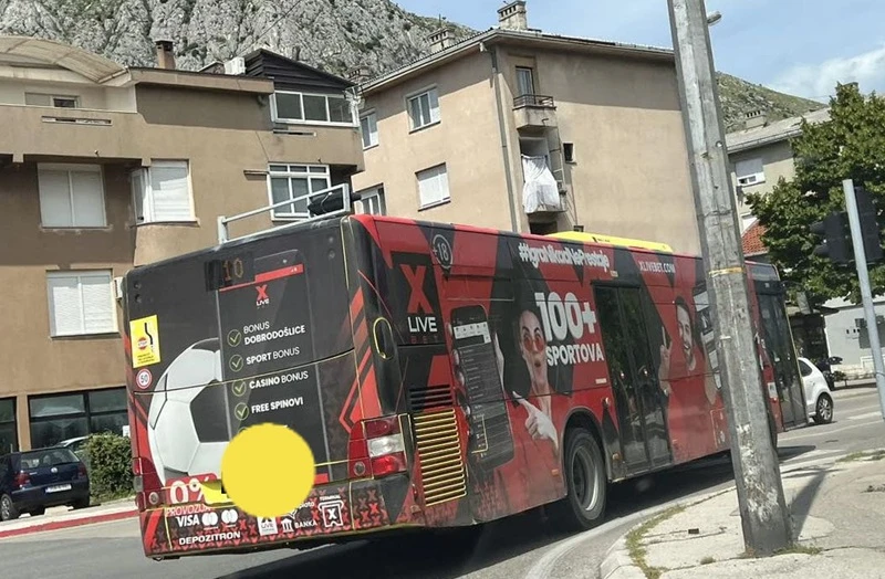 Ko je dozvolio reklame kladionica u autobusima JP „Mostar bus” koji prevoze učenike?