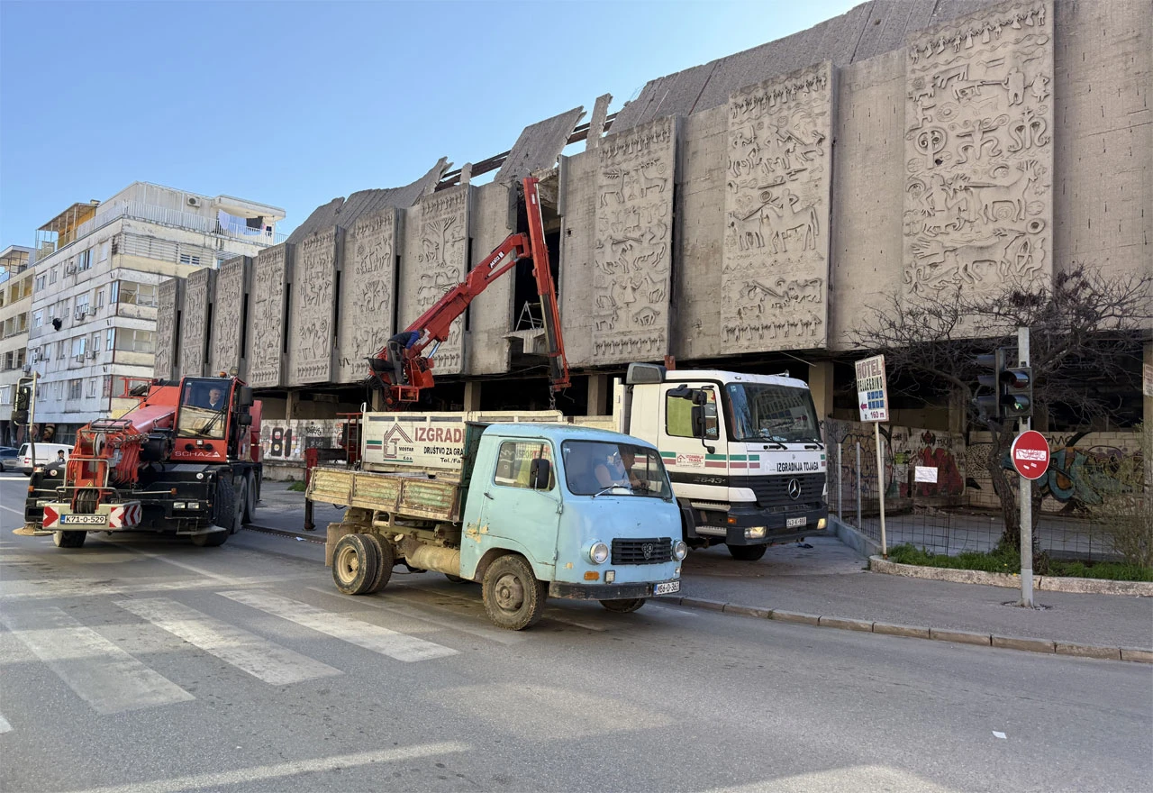 Mostar: Motociklist zadobio teške tjelesne ozljede u sudaru s pješakom