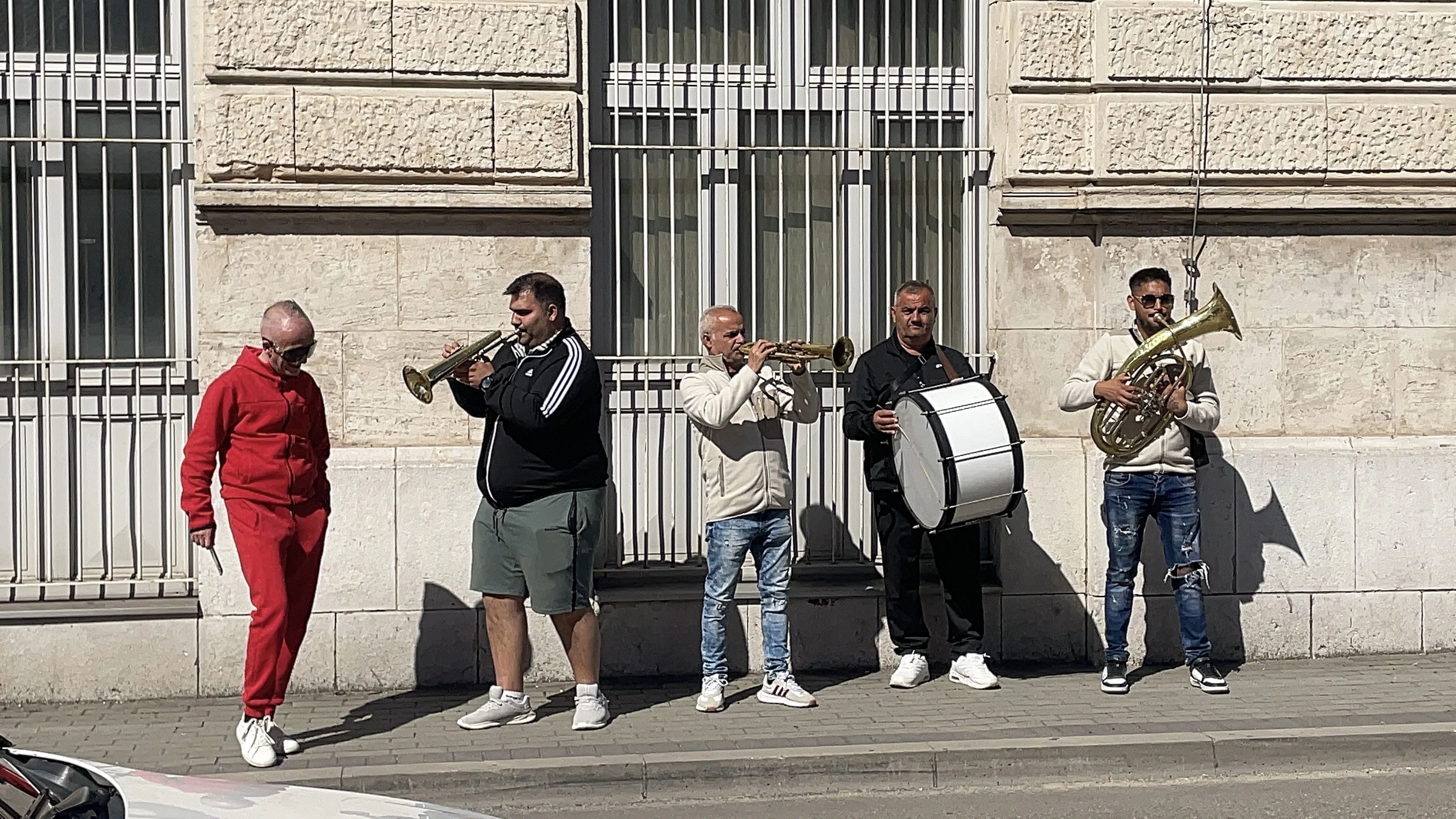 Mostarac proslavio razvod braka uz trubače!