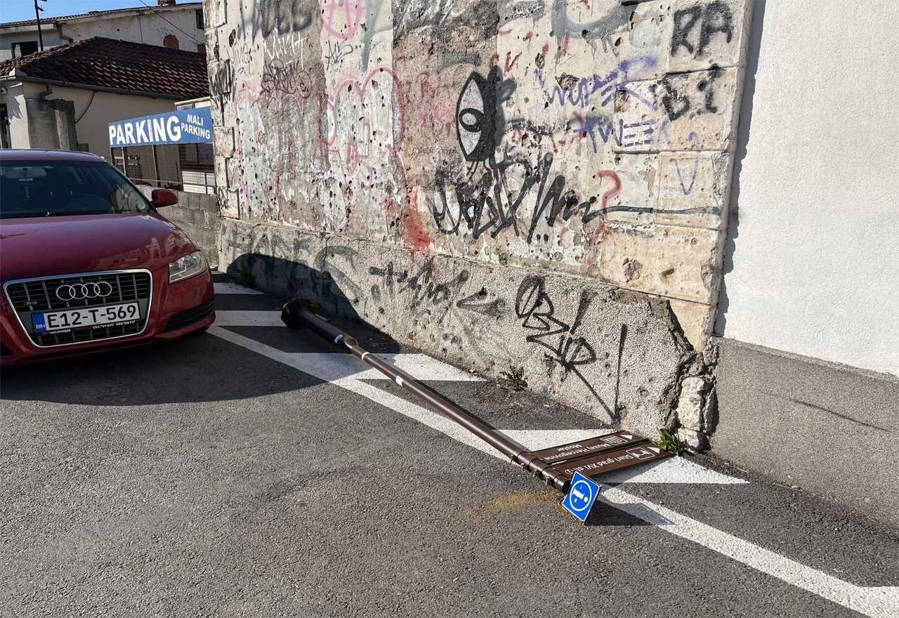 FOTO | Kad ni putokazi više nemaju smisla