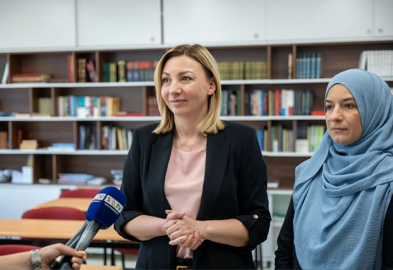 Vladina predstavnica među učenicama medrese