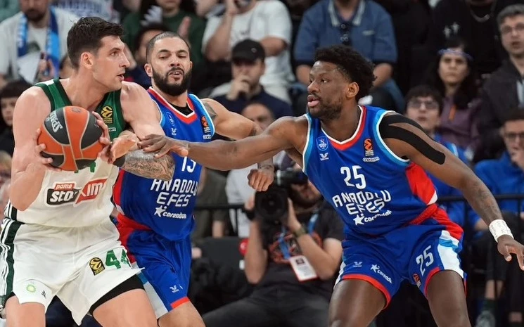 Barcelona i Anadolu Efes izborili petu