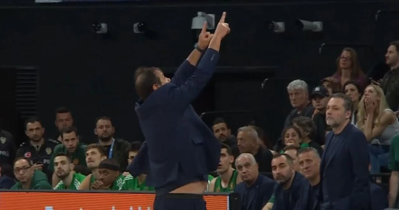 Ataman nakon verbalnog duela s navijačima Efesa napustio dvoranu