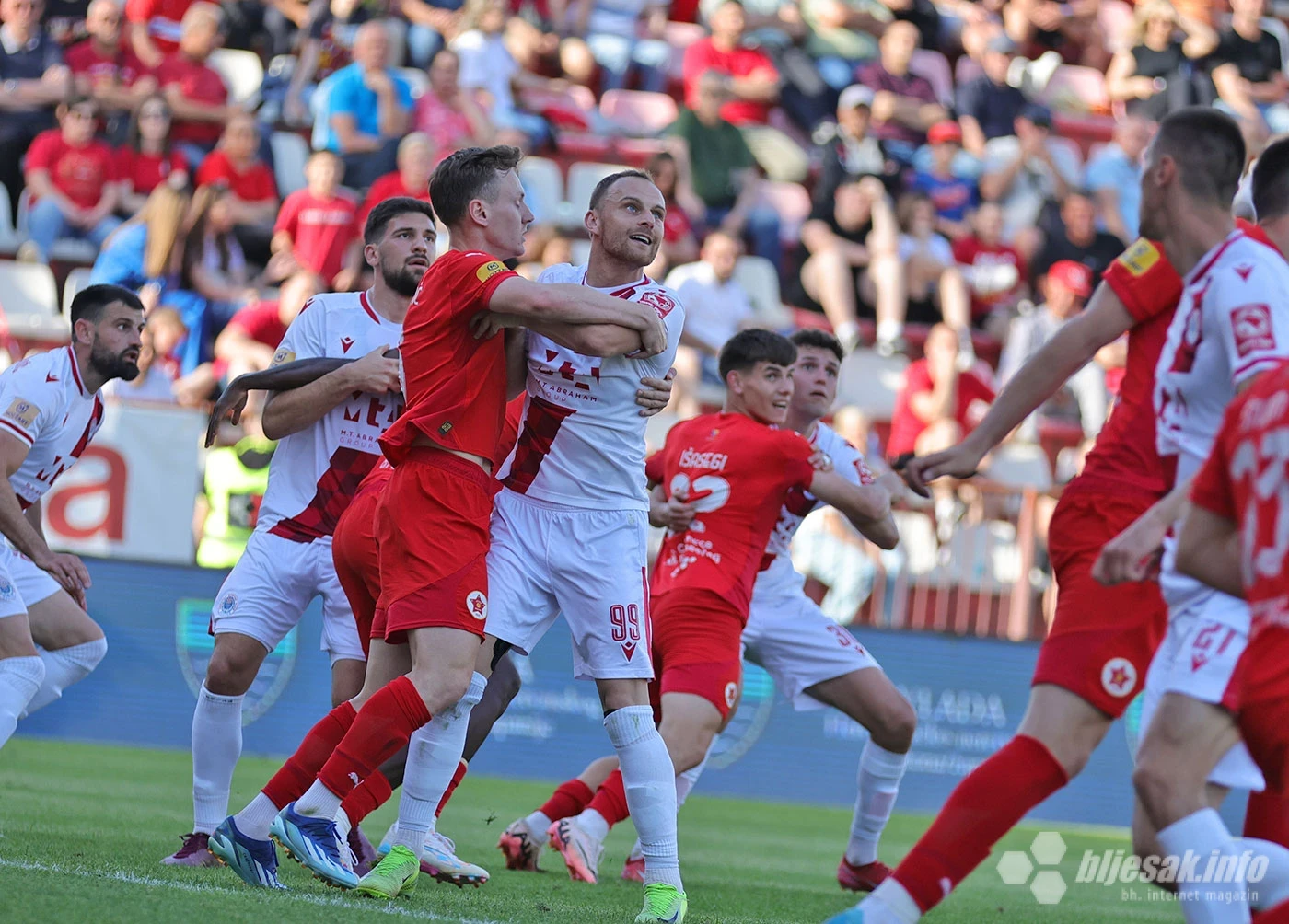 Gužva ispred gola FK Velež