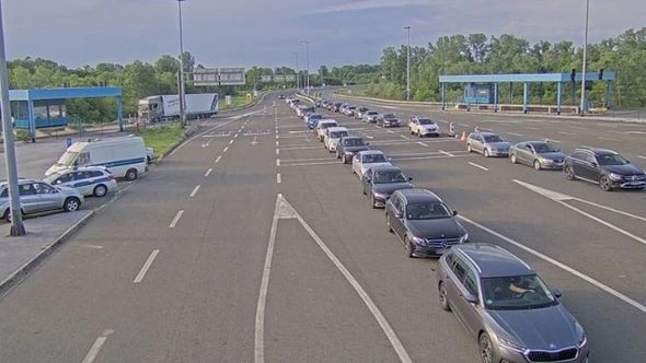 Gužve na graničnim prijelazima i radovi usporavaju promet