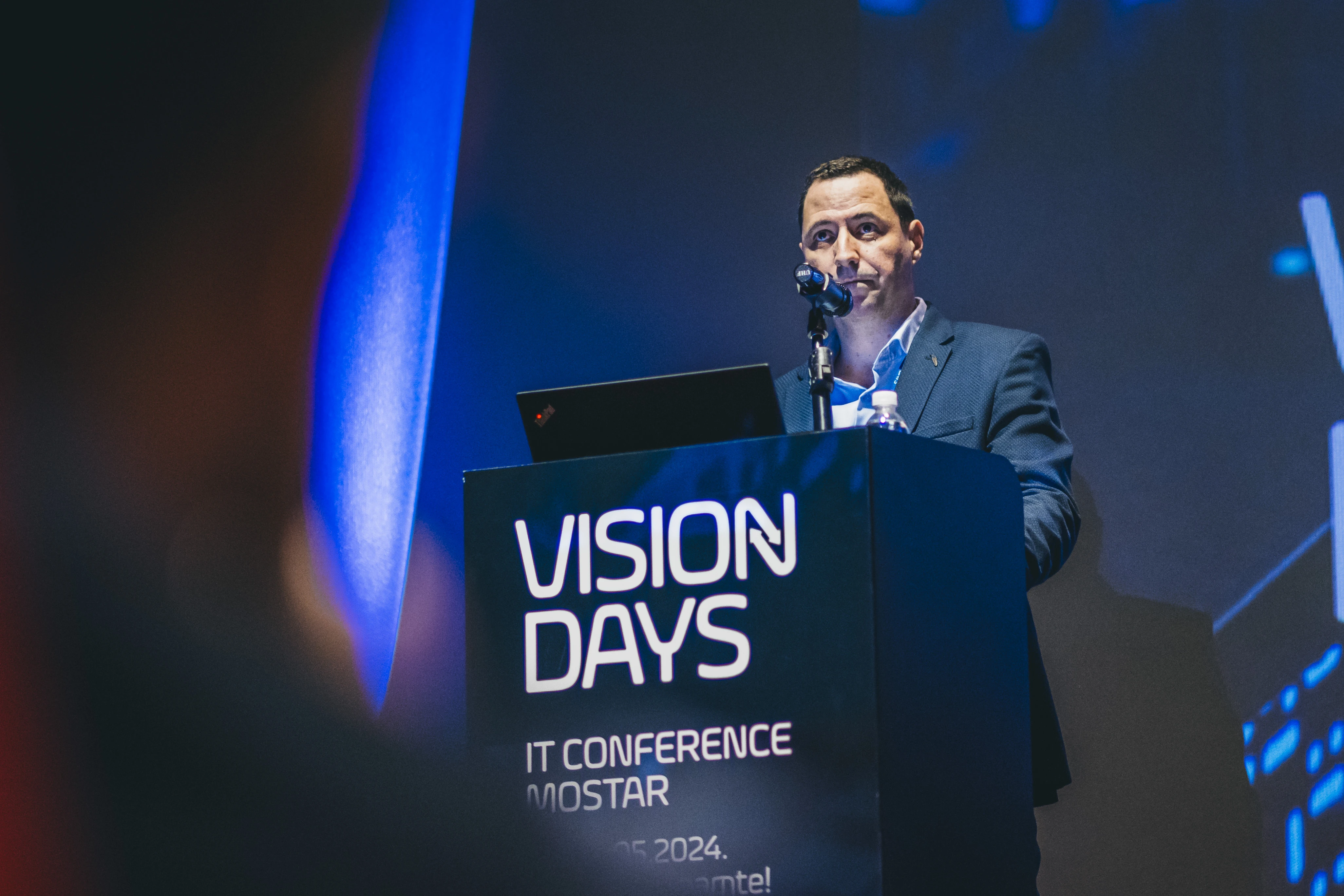 Razgovor s Denisom Mihićem, vlasnikom kompanije DNS IT Consulting and Services i organizatorom konferencije Vision Days