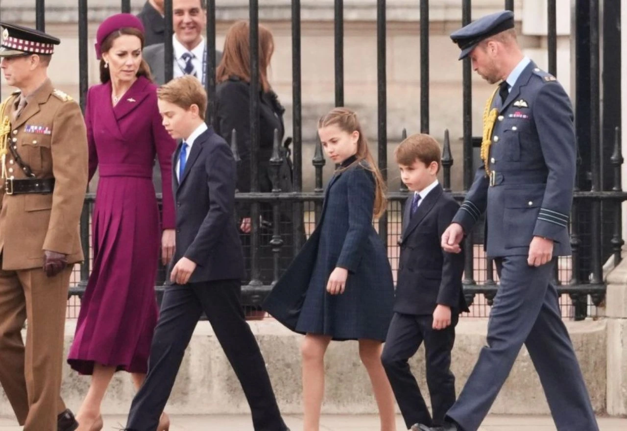 Kraljevska modna usklađenost: Charlotte, George i Louis zablistali u istom tonu
