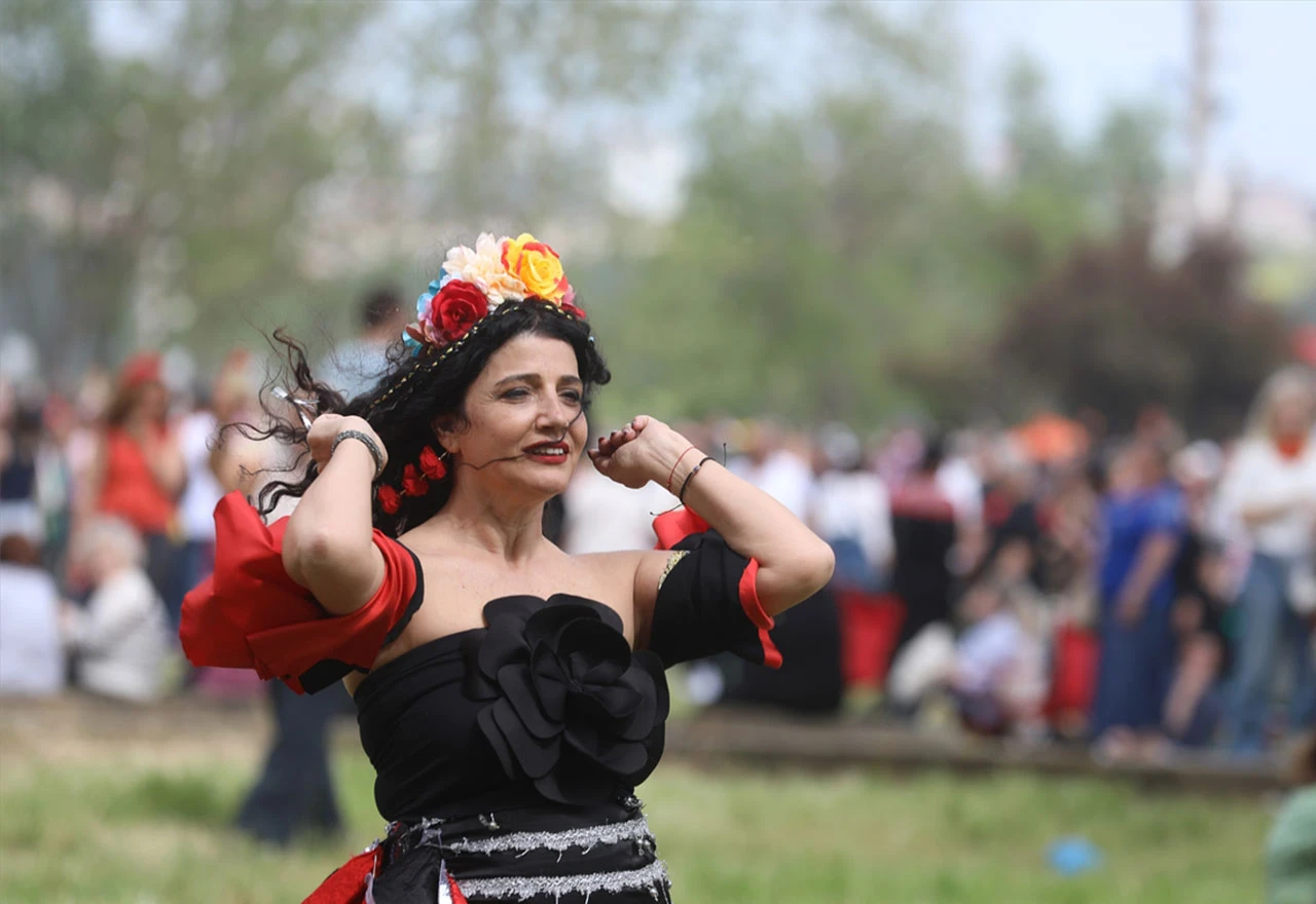 FOTO | Festival vatre, plesa i romske tradicije