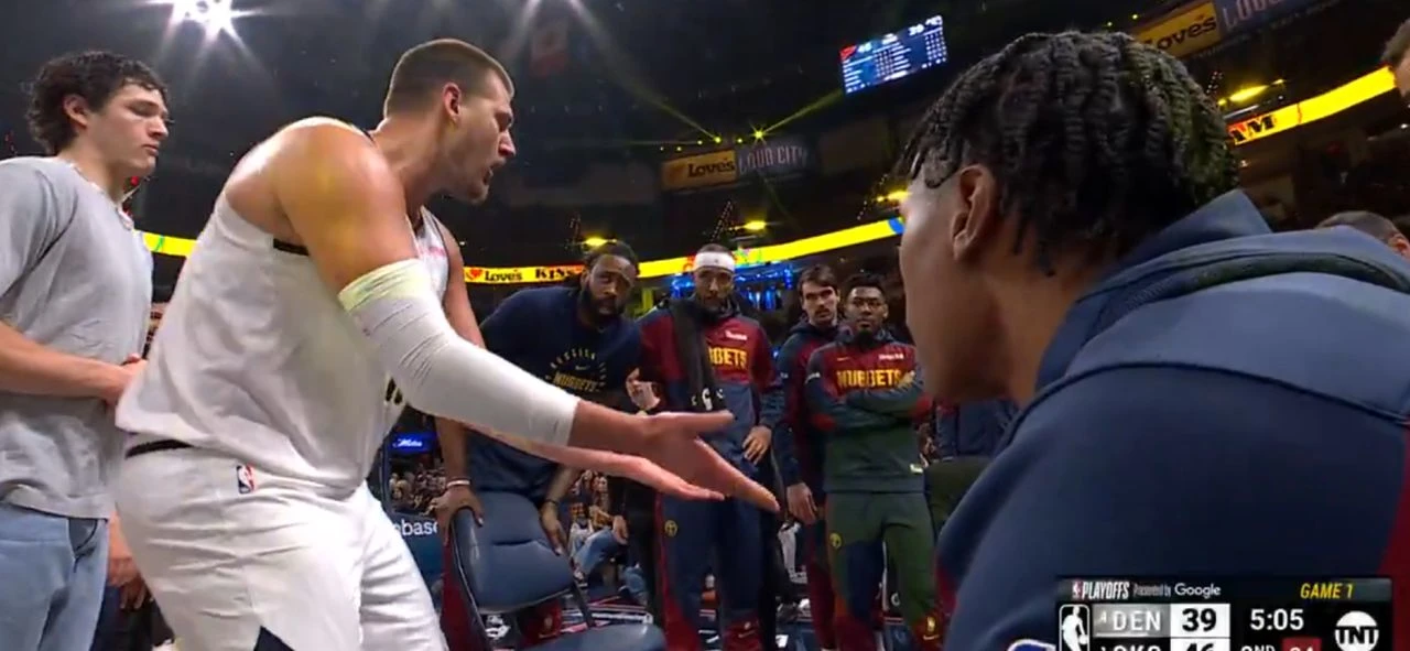 Kako Jokić vodi time out