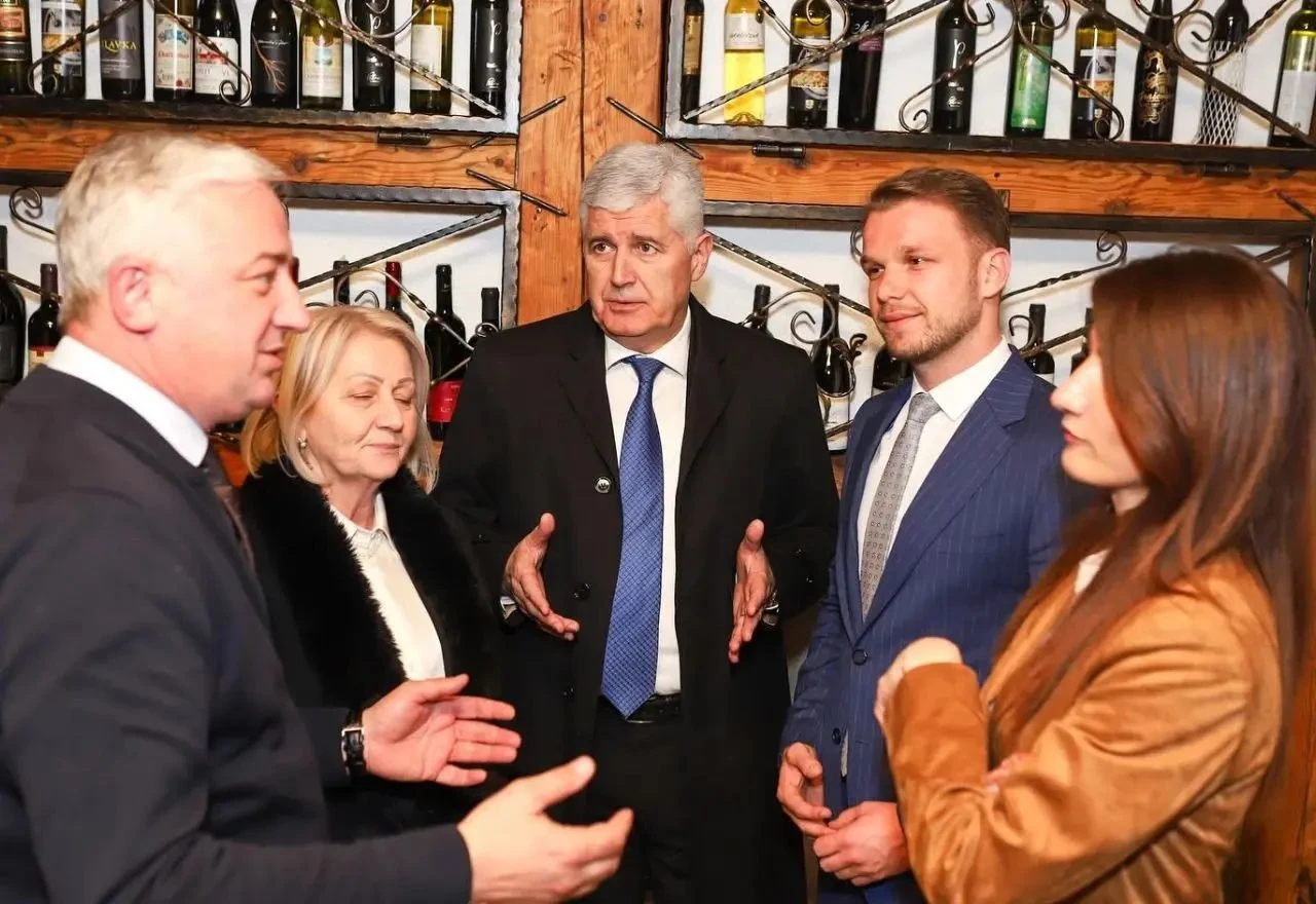 Trojka i opozicija iz RS-a najavili potpisivanje sporazuma