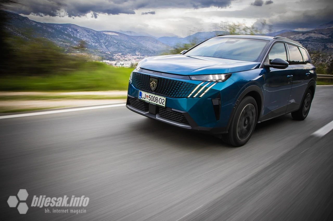 Peugeot 5008 GT 1.2 136 Hybrid e-DCT
