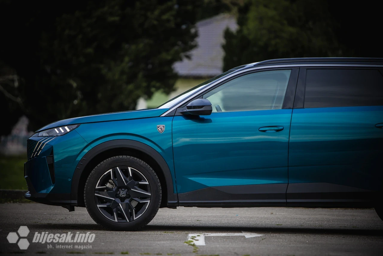 Peugeot 5008 GT 1.2 136 Hybrid e-DCT