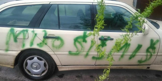 Ljubuški: Muškarac oštetio sestrino auto i ispisao uvredljive natpise
