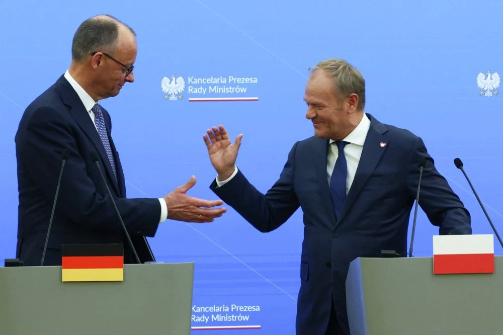 Tusk jasno poručio Merzu: Poljska neće primati migrante koje vi odbijete