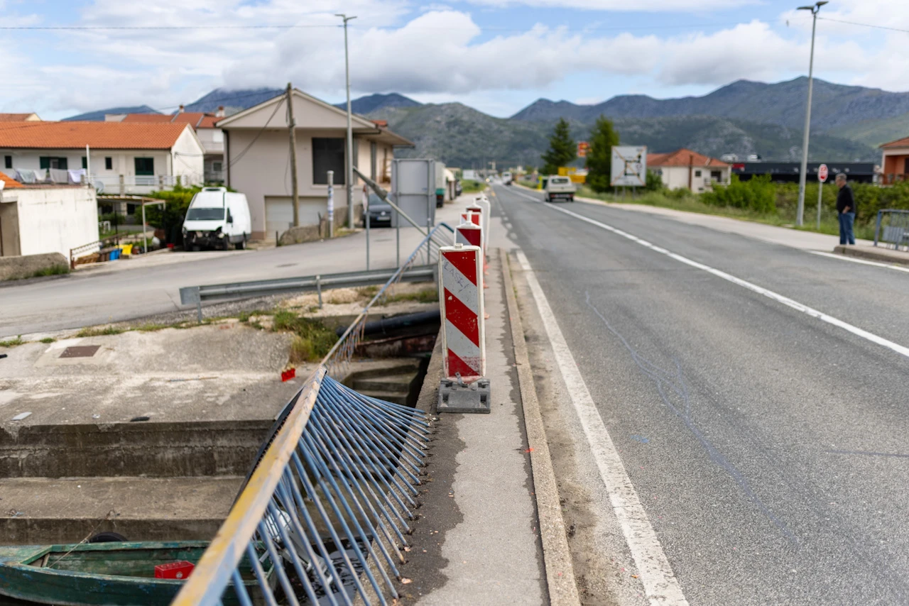 Vozač pod utjecajem alkohola izazvao nesreću u dolini Neretve: 3 osobe poginule