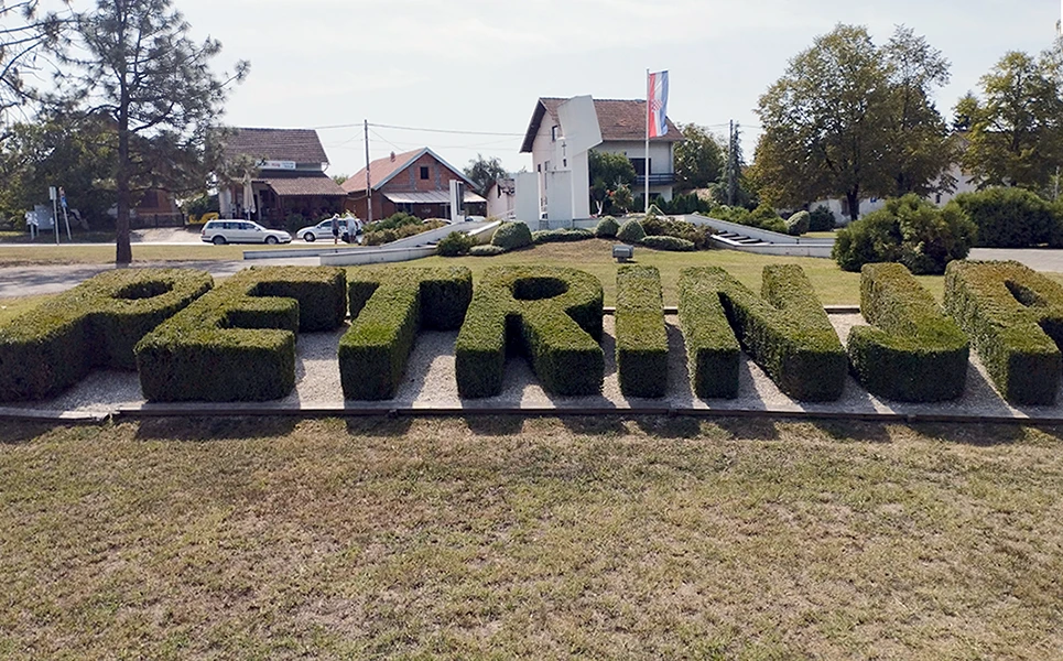 Petrinja: Mali grad, velika ruševina
