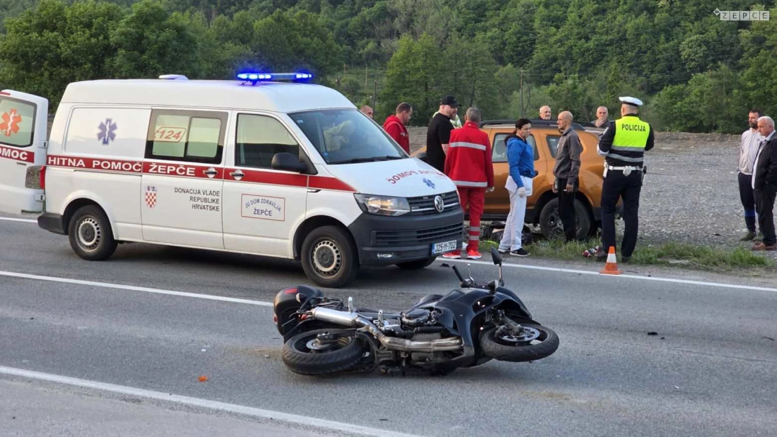 Poginuo u sudaru četiri automobila i četiri motora