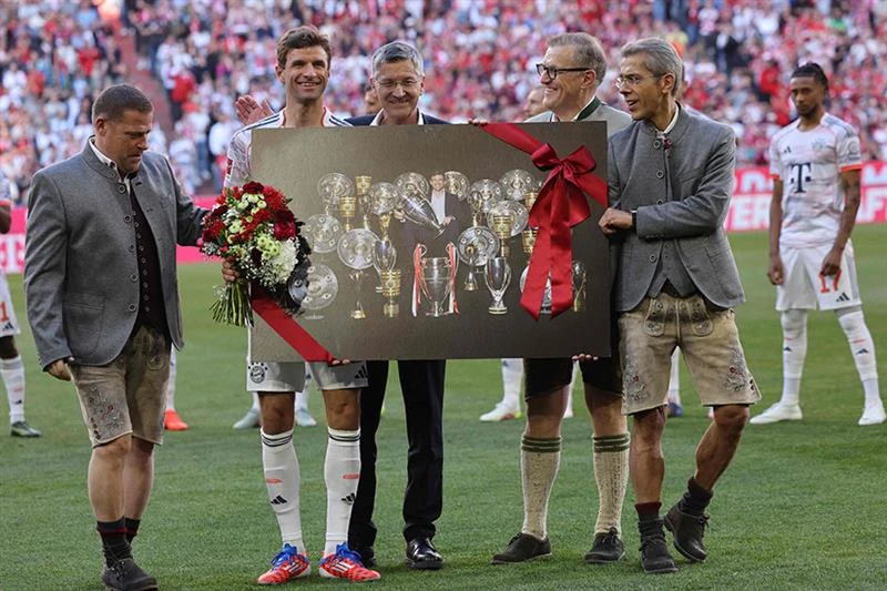 Müller s navijačima Bayerna proslavio oproštajnu titulu