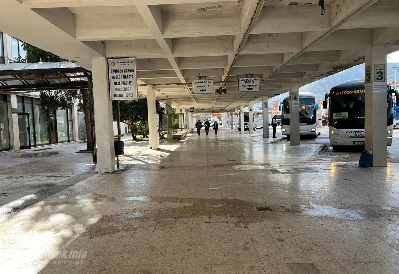 VIDEO | Zaplesali kolo na kolodvoru u Mostaru