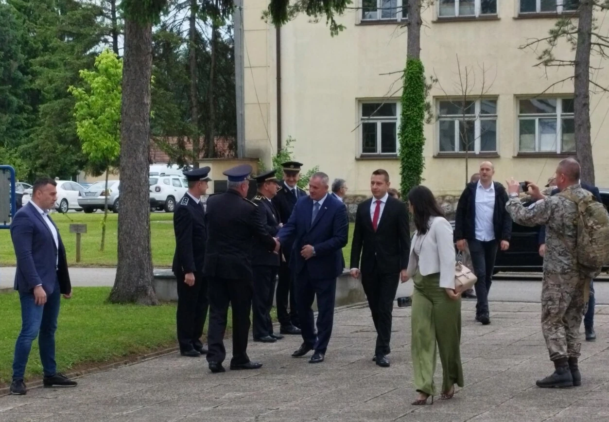 Heleza nitko ne šljivi: Trojac iz RS s policijom došao u vojarnu Kozara