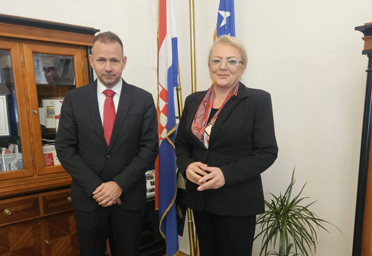 Bradara Zsoltu: Kriza se prenosi na Federaciju, dijalog je nužan