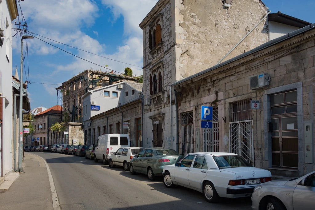 Mostar: Motociklist teško ozlijeđen u sudaru s BMW-om