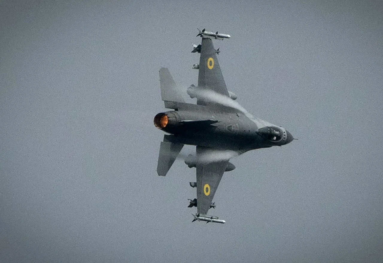 Srušio se ukrajinski F-16, pilot se katapultirao