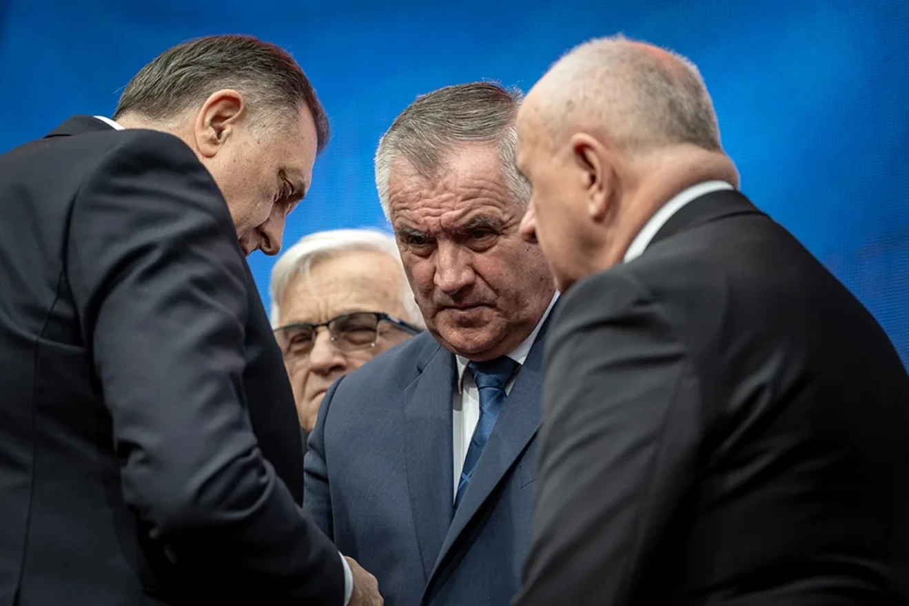 Objavljene plaće dužnosnika: Od pojedinih zaboli glava