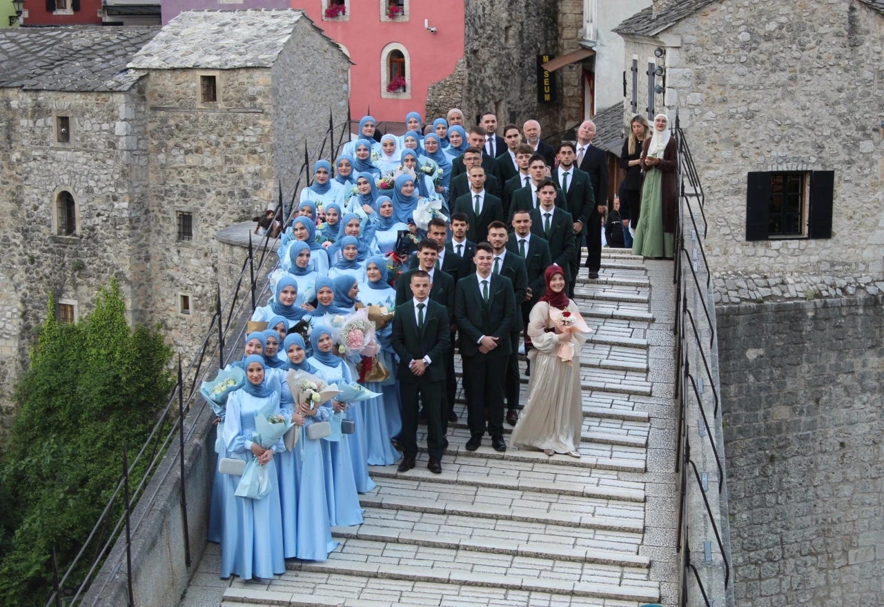 Maturanti Karađoz-begove medrese prošetali gradom