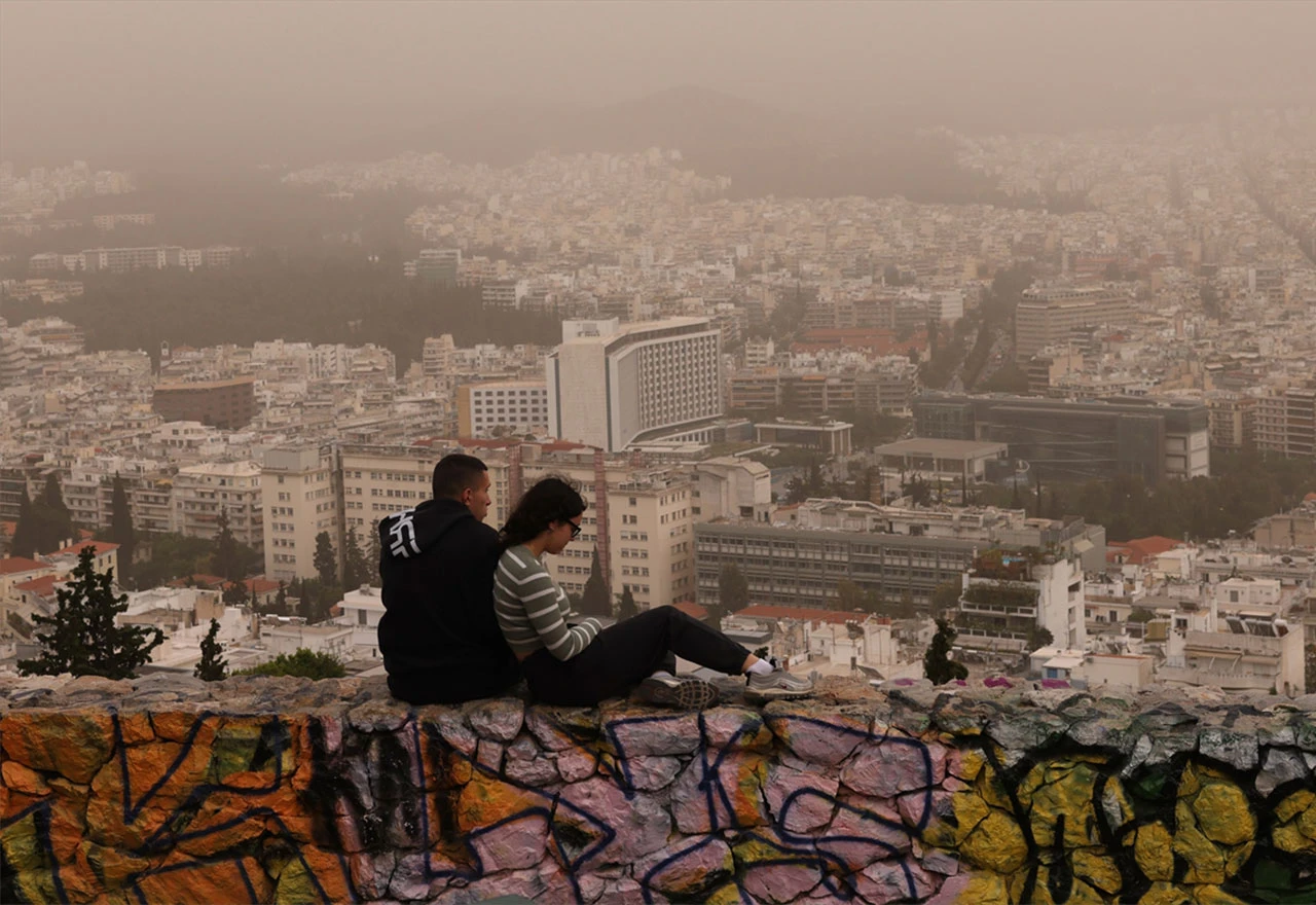 FOTO | Saharska prašina prekrila Grčku