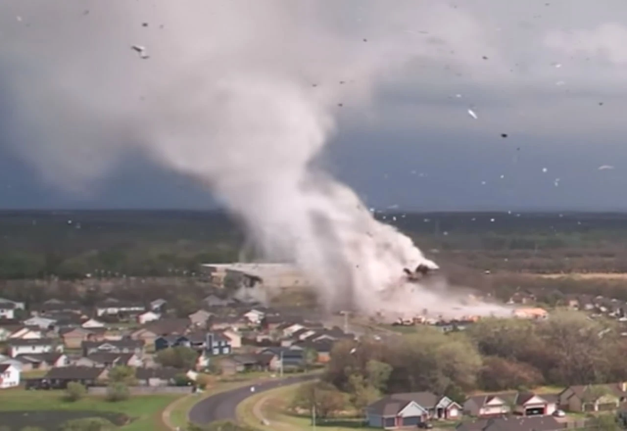 VIDEO | Tornado pogodio St. Louis: Pet mrtvih, tisuće zgrada oštećene