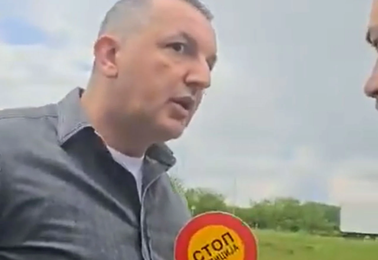 VIDEO | Sukob na autoputu između pratnji Vučića i Macuta
