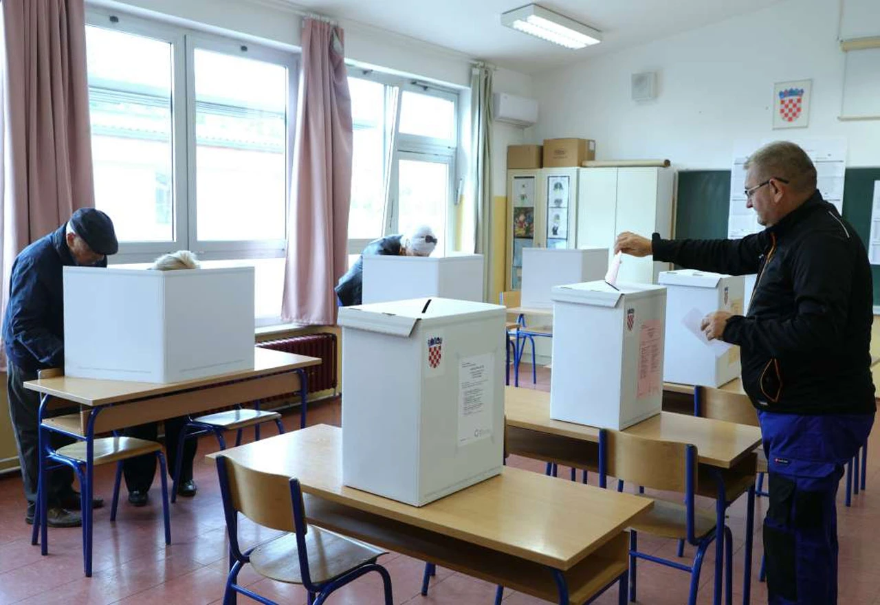 U Hrvatskoj otvorena birališta: Više od 31 tisuće kandidata u utrci za vlast