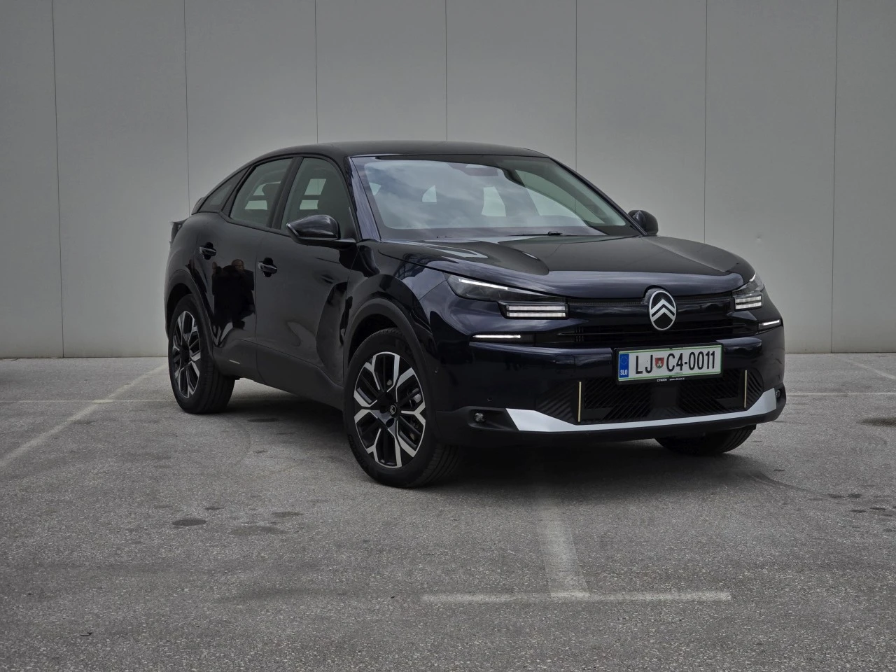 Citroën C4 i C4 X osvježeni za 2025.: Novi dizajn, udobnost i električni pogon