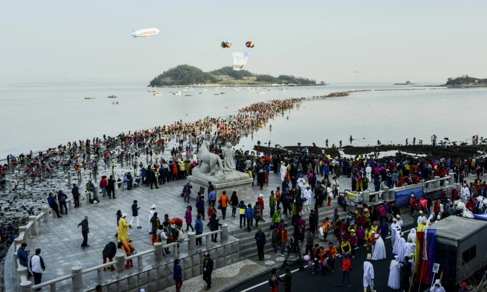 Mojsijevo čudo: Jeste li znali da se u Koreji more razdvaja i otvara put kroz ocean