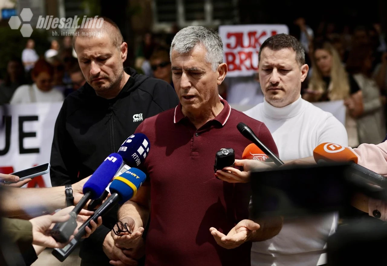 U Mostaru održana prosvjedna šetnja zdravstvenih djelatnika
