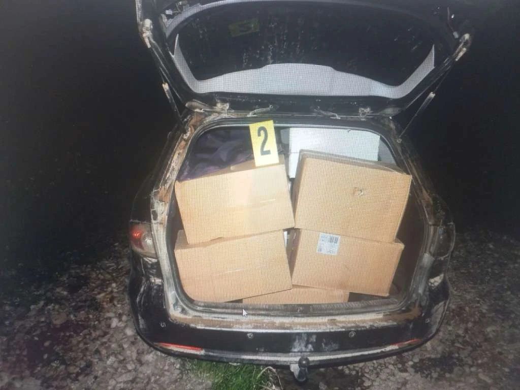 Granična policija pronašla 12.000 kutija cigareta u napuštenom automobilu