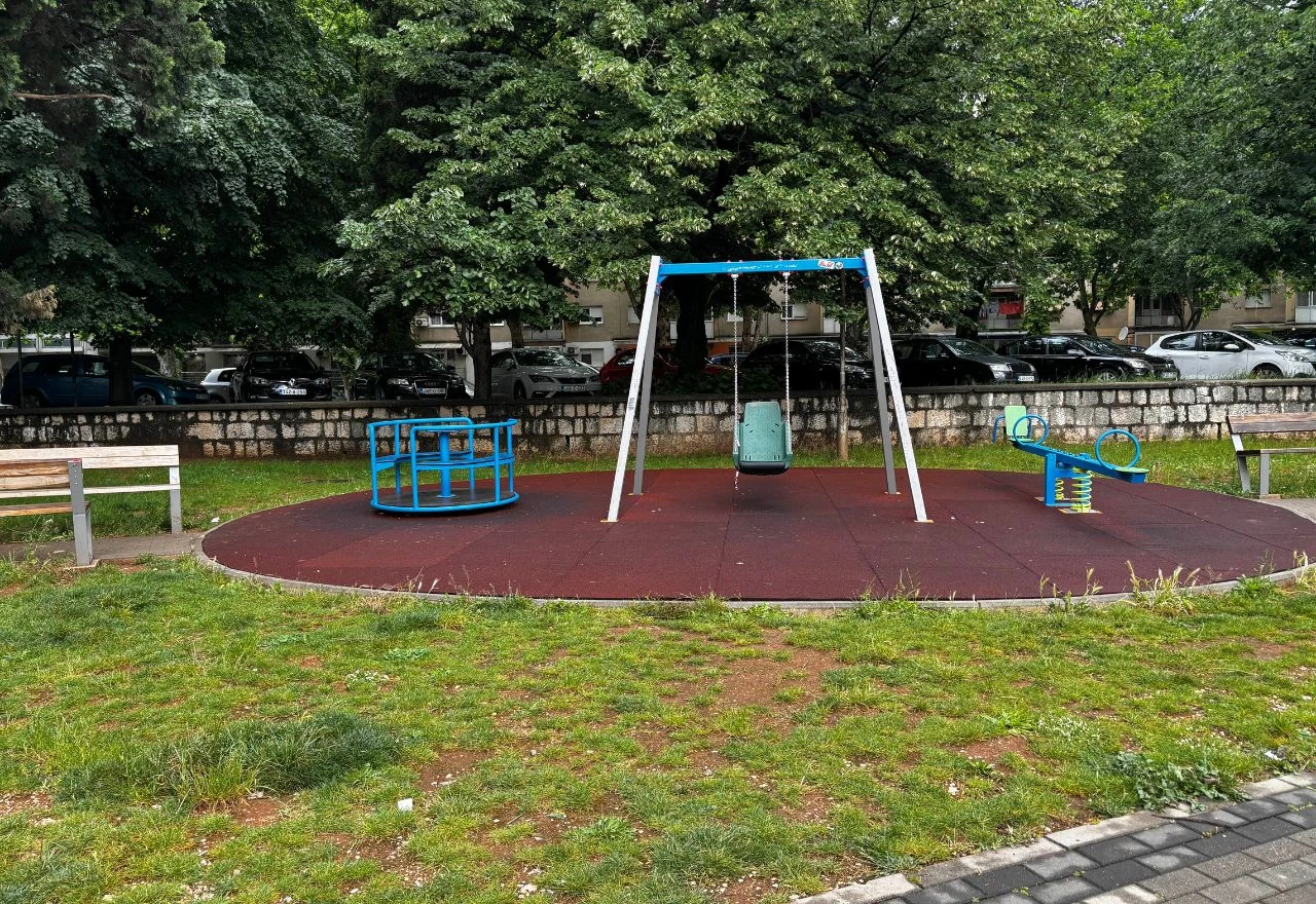 Park kod zgrade Zvjezdare