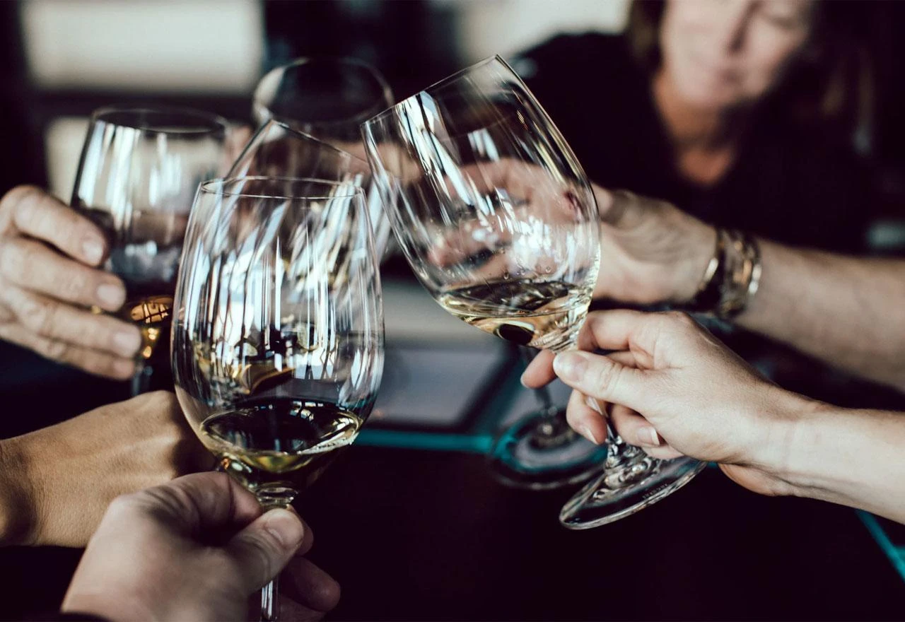 Bijelo vino s papričicama: Neobičan ljetni trend koji obožavaju TikTokeri