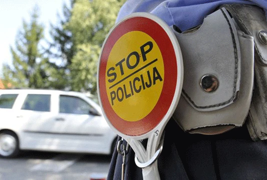 Nije platio 10.000 KM prometnih kazni, nema vozačku, a tražili ga zbog krađa