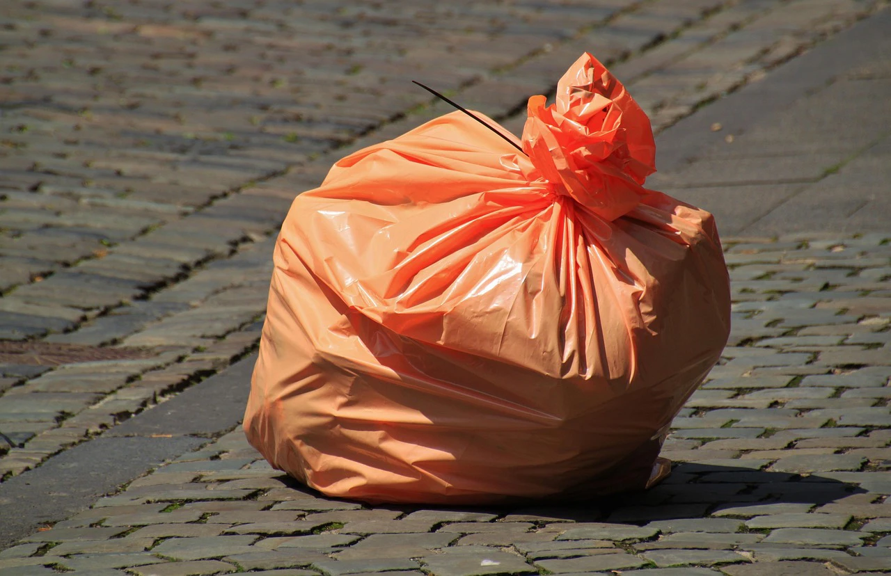 Trojka pala s većom novca iz brze pošte