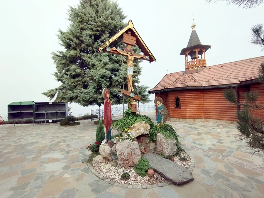Detalj iz manastirske porte